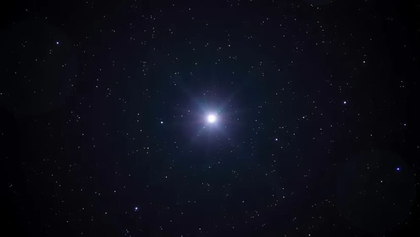 Vilken stjärna lyser starkast just nu